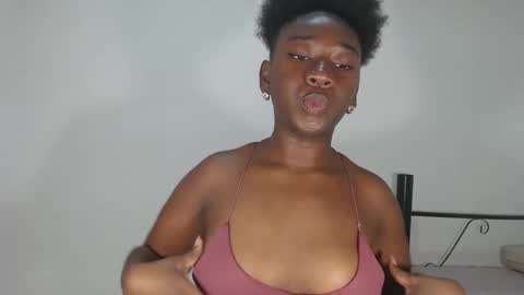 Snapshot of zahhysims chatting on 02/06/25, 12:59 zahhy online show from 02/06/25, 12:59