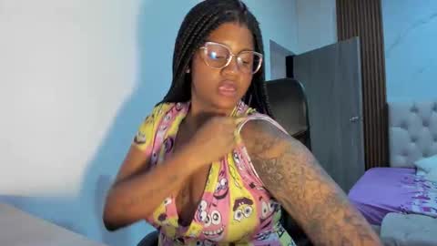 Snapshot of zahra_rose chatting on 12/15/25, 10:25 zahra_rose online show from 12/15/25, 10:25