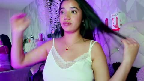 Snapshot of zaira_bonny chatting on 06/04/26, 11:22 Zaira Bonny online show from 06/04/26, 11:22