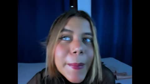 Snapshot of zaira_luxee chatting on 11/28/25, 03:58 zaira_luxee online show from 11/28/25, 03:58