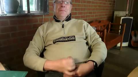 Snapshot of zalinger chatting on 05/12/26, 08:00 zalinger online show from 05/12/26, 08:00