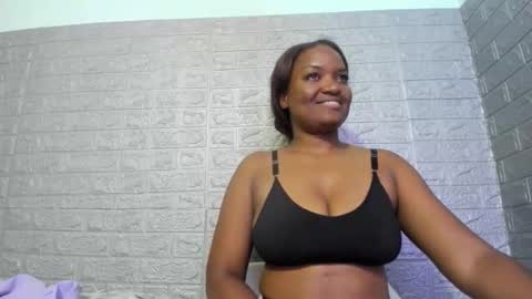 Snapshot of zamara__ chatting on 04/18/26, 02:37 Zamara online show from 04/18/26, 02:37