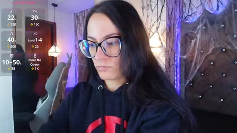   online show from 10/12/25, 06:40