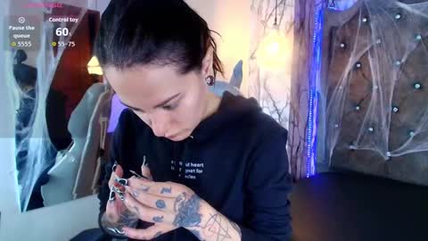   online show from 10/18/25, 04:30