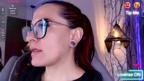 Snapshot of zami_escobar_of chatting on 04/06/26, 05:47 online show from 04/06/26, 05:47