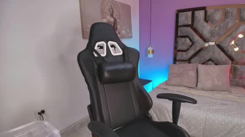 Snapshot of zamira_taylor chatting on 10/20/25, 03:40 zamira_taylor online show from 10/20/25, 03:40