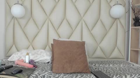 ZAMIRA online show from 01/04/25, 01:42