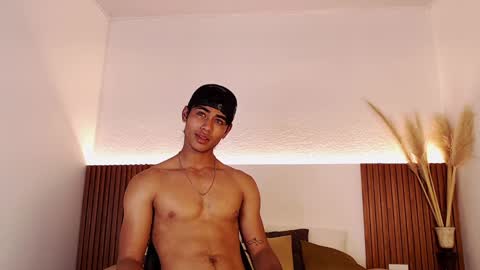 Snapshot of zander_2120 chatting on 12/14/24, 04:52 Zander online show from 12/14/24, 04:52