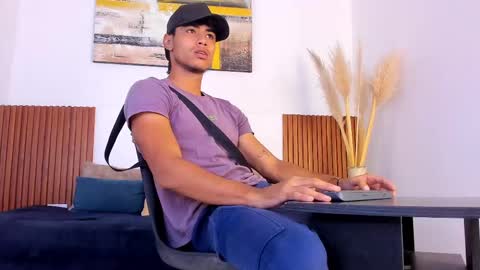 Snapshot of zander_2120 chatting on 09/19/25, 01:56 Zander online show from 09/19/25, 01:56