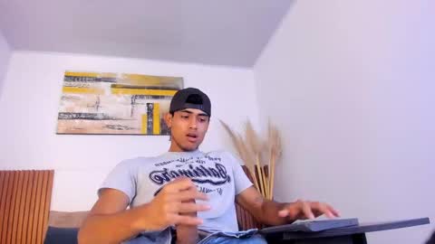 Snapshot of zander_2120 chatting on 10/07/25, 01:08 Zander online show from 10/07/25, 01:08