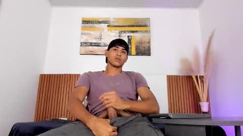 Snapshot of zander_2120 chatting on 11/22/25, 01:21 Zander online show from 11/22/25, 01:21