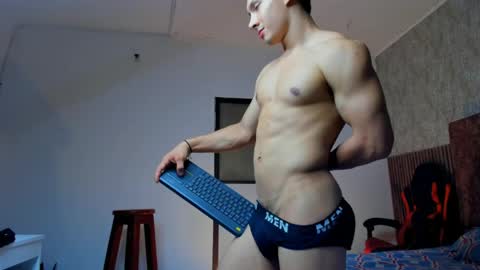 Snapshot of zander_walker chatting on 05/16/26, 02:30 Zander online show from 05/16/26, 02:30