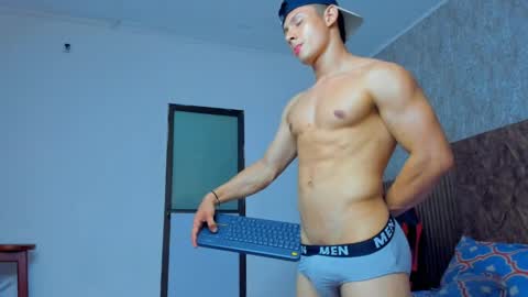 Snapshot of zander_walker chatting on 05/21/26, 03:13 Zander online show from 05/21/26, 03:13