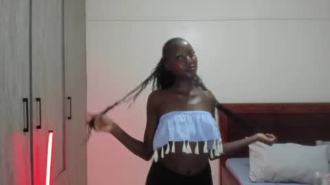 Snapshot of zara411 chatting on 06/16/26, 05:26 Zara online show from 06/16/26, 05:26