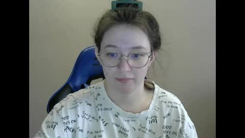 Snapshot of zara_golden chatting on 02/10/25, 06:09 chaturcum online show from 02/10/25, 06:09