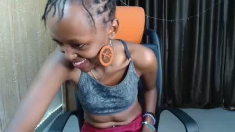 Snapshot of zara_lae chatting on 02/17/25, 06:53 nicky online show from 02/17/25, 06:53