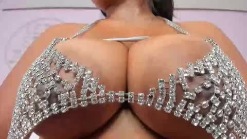 Snapshot of zara_lopez chatting on 11/22/25, 07:35 zara lopez online show from 11/22/25, 07:35