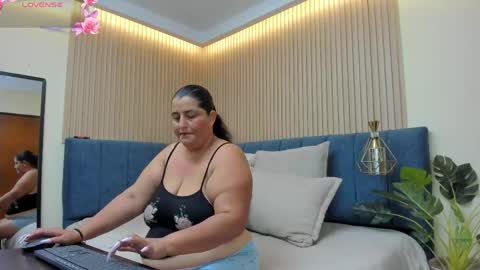 Snapshot of zara_milf_ chatting on 05/07/26, 12:10 zara online show from 05/07/26, 12:10