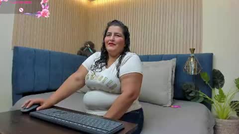Snapshot of zara_milf_ chatting on 07/04/26, 12:22 zara online show from 07/04/26, 12:22