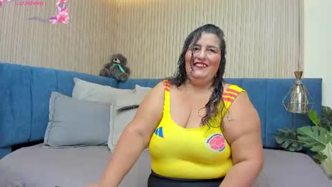 Snapshot of zara_milf_ chatting on 07/07/26, 12:20 zara online show from 07/07/26, 12:20
