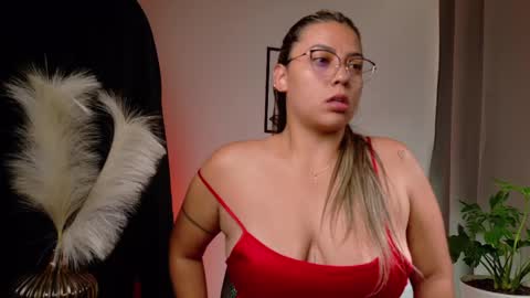 Snapshot of zara_nova chatting on 04/23/26, 05:37 Zara Nova online show from 04/23/26, 05:37