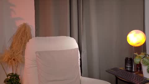 Snapshot of zara_nova chatting on 06/15/26, 03:36 Zara Nova online show from 06/15/26, 03:36
