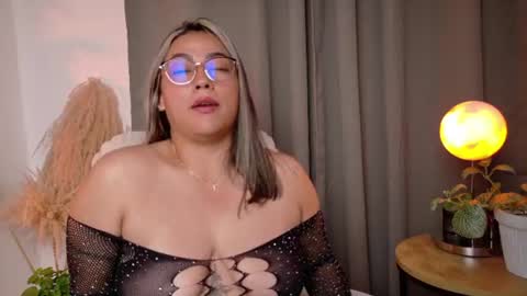 Snapshot of zara_nova chatting on 06/23/26, 11:03 Zara Nova online show from 06/23/26, 11:03