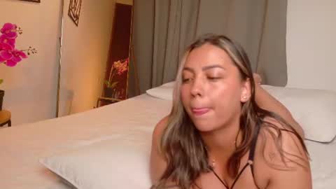 Snapshot of zara_nova chatting on 07/26/26, 04:58 Zara Nova online show from 07/26/26, 04:58