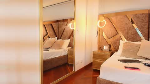 Zarah Andrews online show from 09/09/25, 12:37