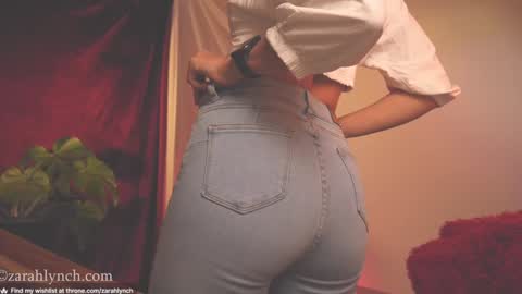 Snapshot of zarahlynch chatting on 12/16/24, 11:50 Miss Lynch Next show 2911 online show from 12/16/24, 11:50