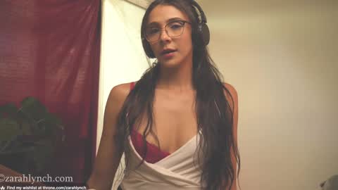 Snapshot of zarahlynch chatting on 12/18/24, 06:25 Miss Lynch Next show 2911 online show from 12/18/24, 06:25