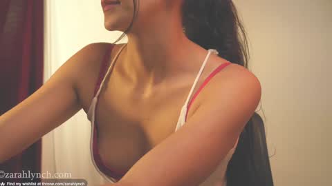 Snapshot of zarahlynch chatting on 12/18/24, 09:29 Miss Lynch Next show 2911 online show from 12/18/24, 09:29