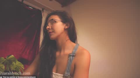 Snapshot of zarahlynch chatting on 12/19/24, 10:42 Miss Lynch Next show 2911 online show from 12/19/24, 10:42