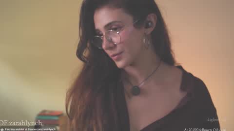 Snapshot of zarahlynch chatting on 10/31/25, 09:16 Miss Lynch Next show 2911 online show from 10/31/25, 09:16