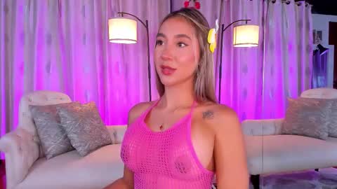 Snapshot of zarajener chatting on 03/25/26, 08:37 online show from 03/25/26, 08:37