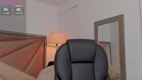 Zara Lim  online show from 03/11/25, 12:06