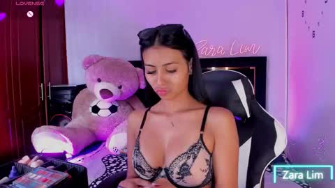 Snapshot of zaralim chatting on 09/27/25, 07:52 Zara Lim online show from 09/27/25, 07:52