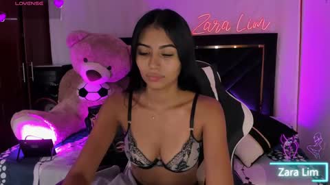 Snapshot of zaralim chatting on 09/30/25, 02:55 Zara Lim online show from 09/30/25, 02:55