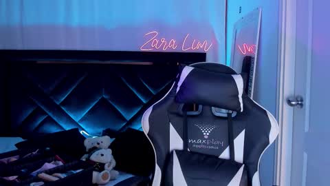 Snapshot of zaralim chatting on 11/14/25, 03:11 Zara Lim online show from 11/14/25, 03:11