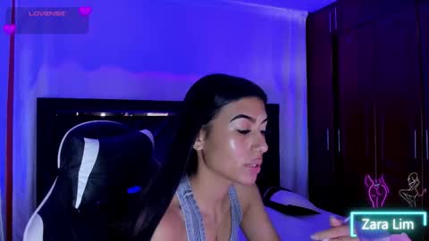 Snapshot of zaralim chatting on 11/22/25, 04:06 Zara Lim online show from 11/22/25, 04:06