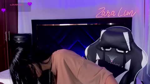 Snapshot of zaralim chatting on 11/24/25, 07:57 Zara Lim online show from 11/24/25, 07:57