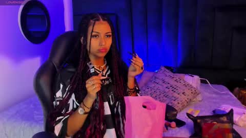 Snapshot of zaralim chatting on 12/14/25, 06:01 Zara Lim online show from 12/14/25, 06:01