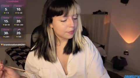 Snapshot of zaramuley chatting on 10/14/25, 11:49 Zara muley online show from 10/14/25, 11:49