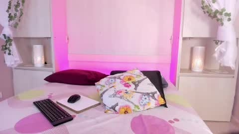 Snapshot of zaraprescott chatting on 04/16/26, 09:39 SARA online show from 04/16/26, 09:39