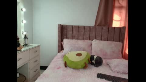 Snapshot of zaraquiinn chatting on 02/18/25, 08:03 ZaraQuiinn online show from 02/18/25, 08:03