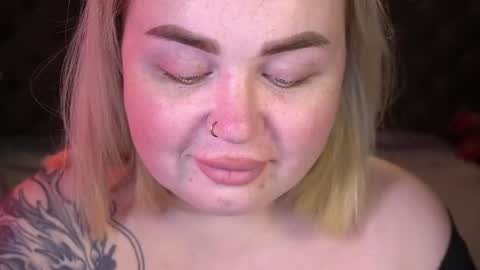 Snapshot of zarareign_ chatting on 04/19/26, 07:49 Lola online show from 04/19/26, 07:49