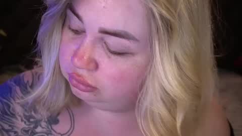 Snapshot of zarareign_ chatting on 04/21/26, 02:37 Lola online show from 04/21/26, 02:37