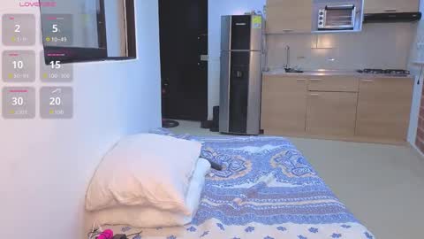 ZARAY CLOVER online show from 09/11/25, 09:37