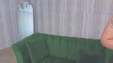 Isabella online show from 02/06/26, 12:30