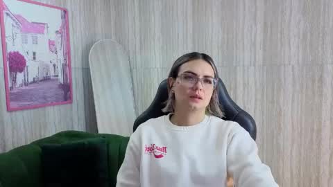 Snapshot of zarcasutra_t chatting on 05/01/26, 12:43 Isabella online show from 05/01/26, 12:43